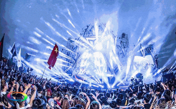 金沙灣藍騎士水上運動中心舞臺項目通用舞臺提供舞臺設計、舞臺幕布、燈光、機械以及控制系統(tǒng)等施工內(nèi)容，項目現(xiàn)已圓滿完工。