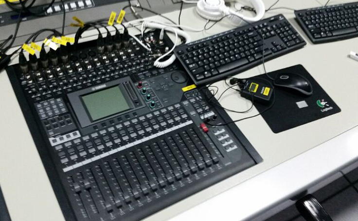 通用舞臺承建藍騎士水運動中心演藝舞臺機械、燈光及舞臺幕布建設