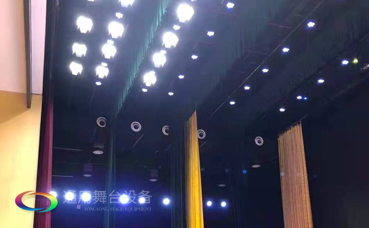 面光、耳光、側(cè)光、頂光等等舞臺(tái)燈光幾個(gè)常用光位介紹