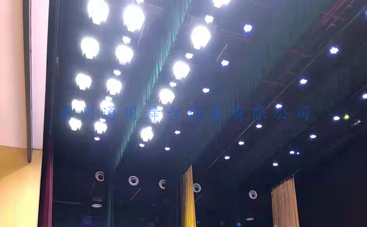 舞臺機械核心——舞臺吊桿機械設備！采用蝸輪蝸桿減速系統(tǒng)，磨擦系數(shù)小，傳動效率高！