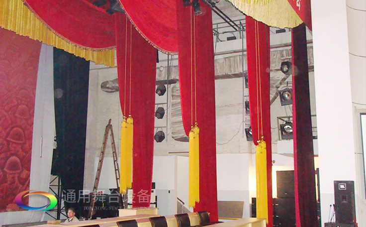 尊重用戶要求、傾聽客戶心聲、認真滿足用戶需要！舞臺阻燃幕布廠家訂做【會議報告廳禮堂幕布】【學校多功能廳幕布】 【慶典演出舞臺幕布】