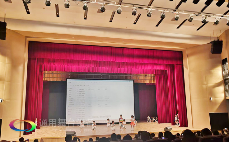 南京某戲劇院對開阻燃幕布、舞臺音響、燈光吊桿項目完工及試運營