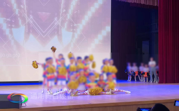 南京某戲劇院對開阻燃幕布、舞臺音響、燈光吊桿項目完工及試運營