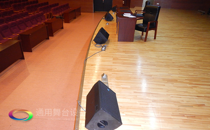 通用舞臺(tái)專(zhuān)業(yè)性、全方位優(yōu)勢(shì)！業(yè)務(wù)涉及舞臺(tái)機(jī)械、阻燃幕布、專(zhuān)業(yè)燈光系統(tǒng)、專(zhuān)業(yè)音響系統(tǒng)