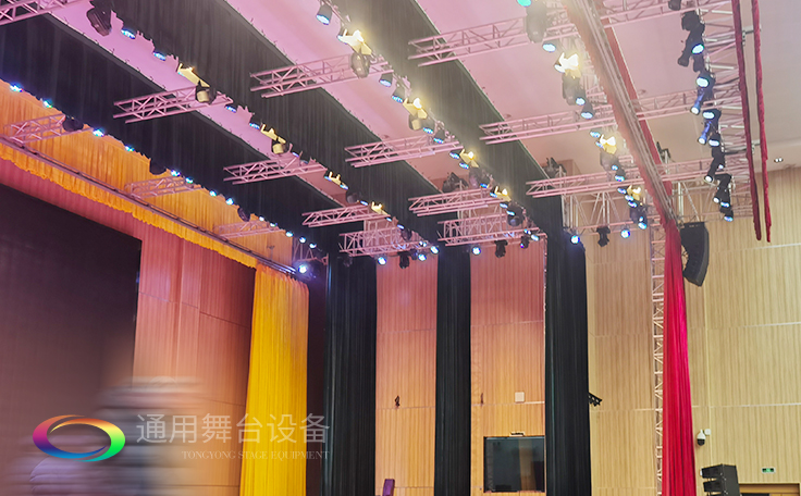 專業(yè)品質(zhì)、極具性價比舞臺阻燃幕布 優(yōu)選通用舞臺