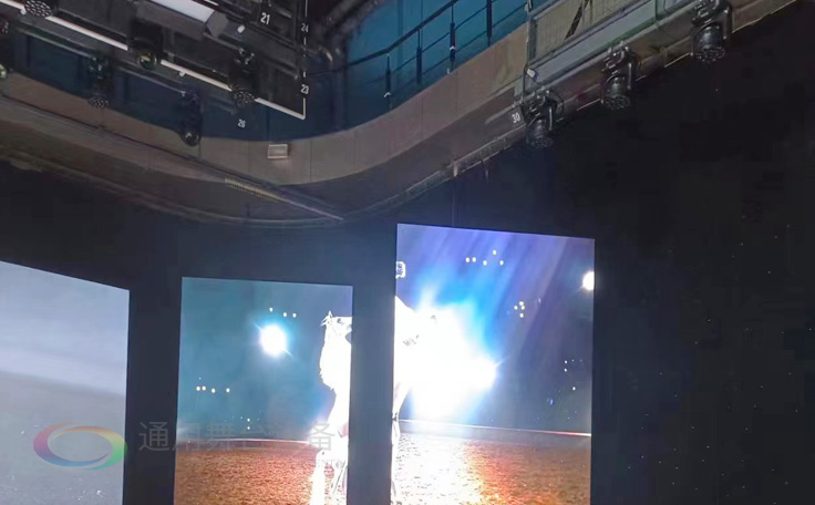 通用舞臺阻燃幕布為曲靖電視臺演播廳提供從系統(tǒng)設計、設備成套、安裝施工、系統(tǒng)調(diào)試及技術(shù)支持一體化服務