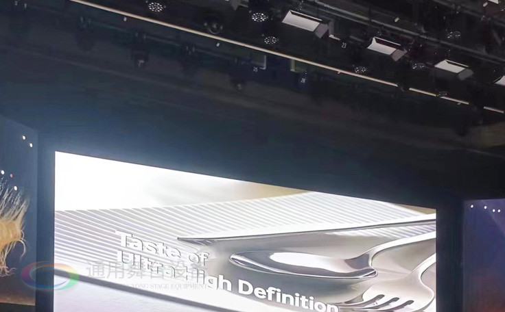 通用舞臺阻燃幕布為曲靖電視臺演播廳提供從系統(tǒng)設計、設備成套、安裝施工、系統(tǒng)調(diào)試及技術(shù)支持一體化服務