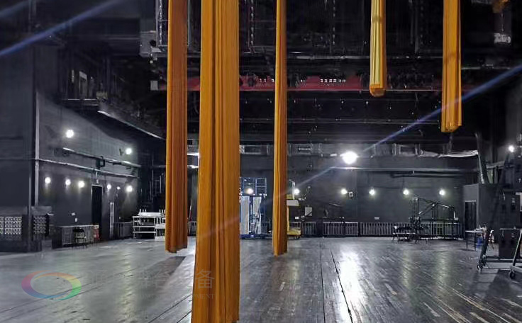 裝飾舞臺(tái) 提升演出效果 舞臺(tái)大幕、二道幕、三道幕、橫側(cè)幕、紗幕、天幕、吸音幕、串疊幕、側(cè)幕、安全防火幕...