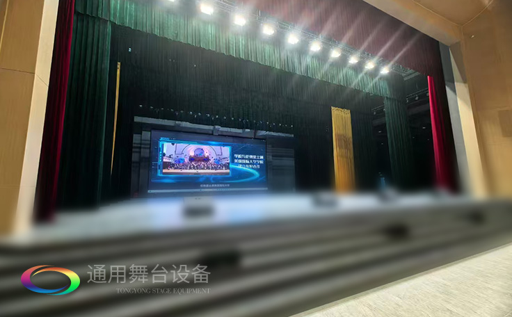 戴南文化藝術(shù)中心禮堂舞臺(tái)設(shè)備、舞臺(tái)阻燃幕布全面升級(jí) 賦能多元藝術(shù)呈現(xiàn)