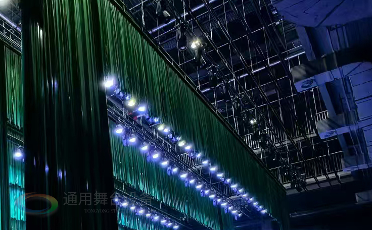 通用舞臺(tái)設(shè)備興化將軍路小學(xué)報(bào)告廳舞臺(tái)吊桿、舞臺(tái)阻燃幕布項(xiàng)目