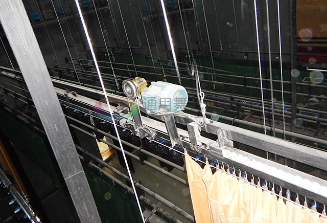 大幕對(duì)開裝置